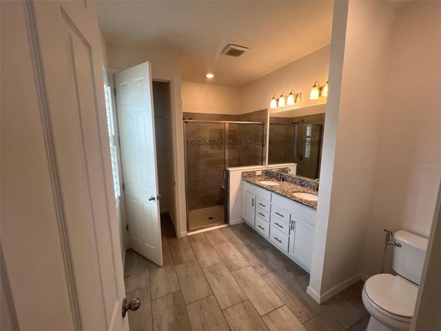 3504 74TH AVENUE CIRCLE E, Sarasota, FL 34243