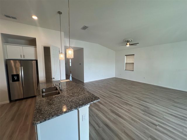 3504 74TH AVENUE CIRCLE E, Sarasota, FL 34243