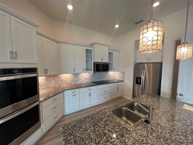 3504 74TH AVENUE CIRCLE E, Sarasota, FL 34243