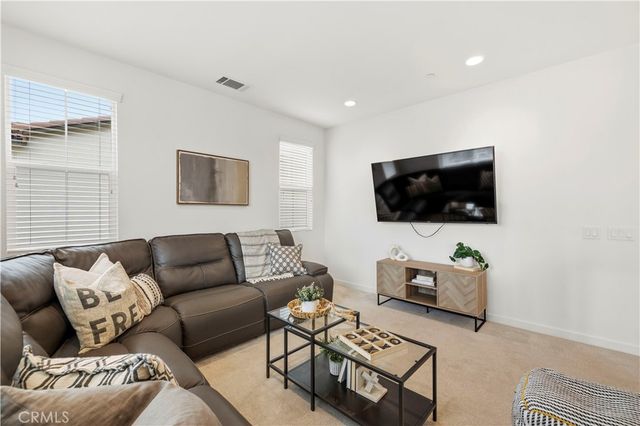 18135 Tableau Way, Saugus, CA 91350