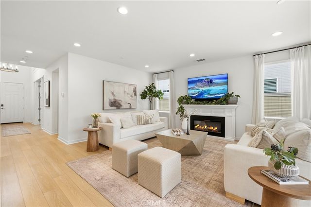 18135 Tableau Way, Saugus, CA 91350