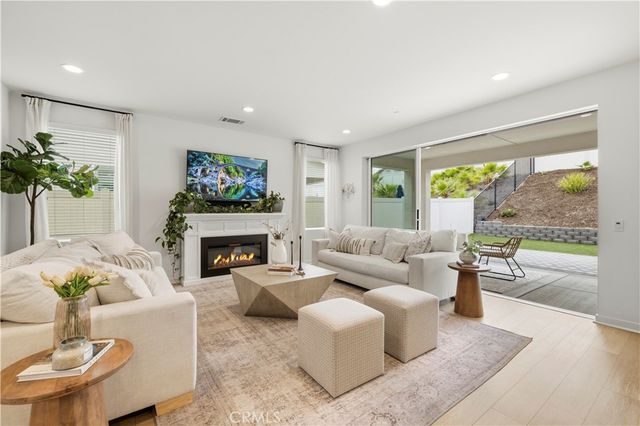 18135 Tableau Way, Saugus, CA 91350
