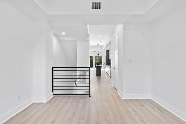 1406 Valentine A, Houston, TX 77019