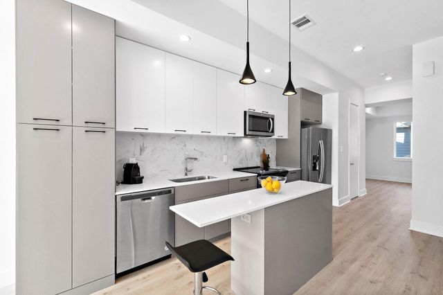 1406 Valentine A, Houston, TX 77019