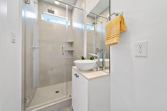 1406 Valentine A, Houston, TX 77019