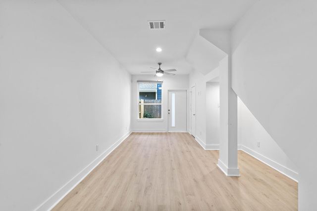 1406 Valentine A, Houston, TX 77019