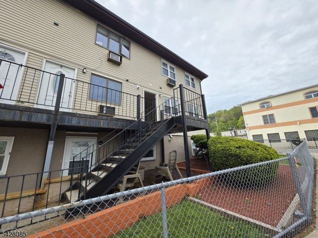 583 Main St 9, Paterson City, NJ 07503