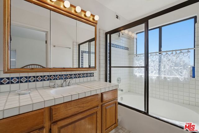 10866 Rose Avenue 203, Los Angeles, CA 90034