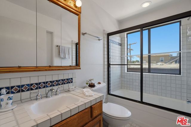 10866 Rose Avenue 203, Los Angeles, CA 90034