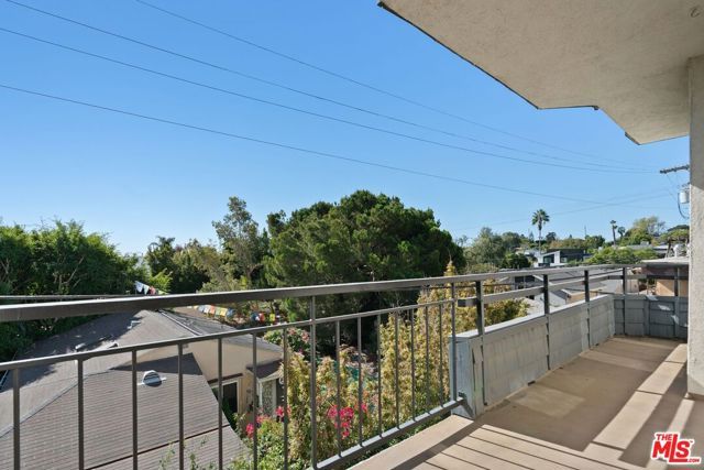 10866 Rose Avenue 203, Los Angeles, CA 90034