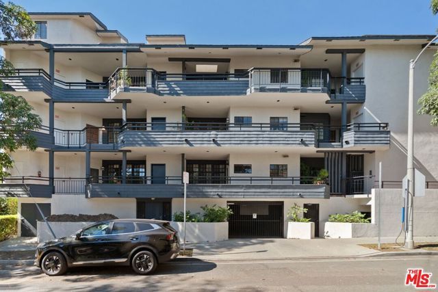10866 Rose Avenue 203, Los Angeles, CA 90034