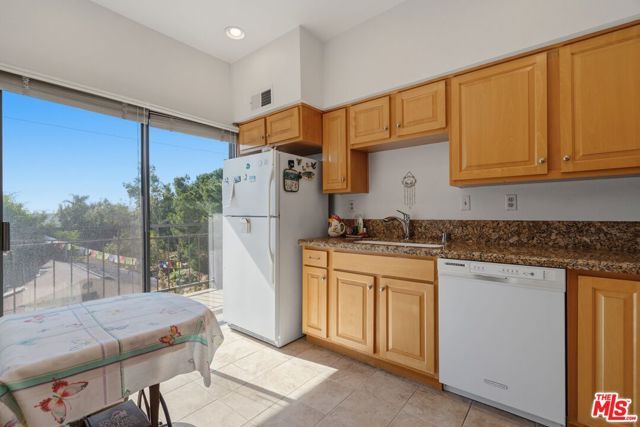 10866 Rose Avenue 203, Los Angeles, CA 90034