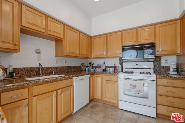 10866 Rose Avenue 203, Los Angeles, CA 90034