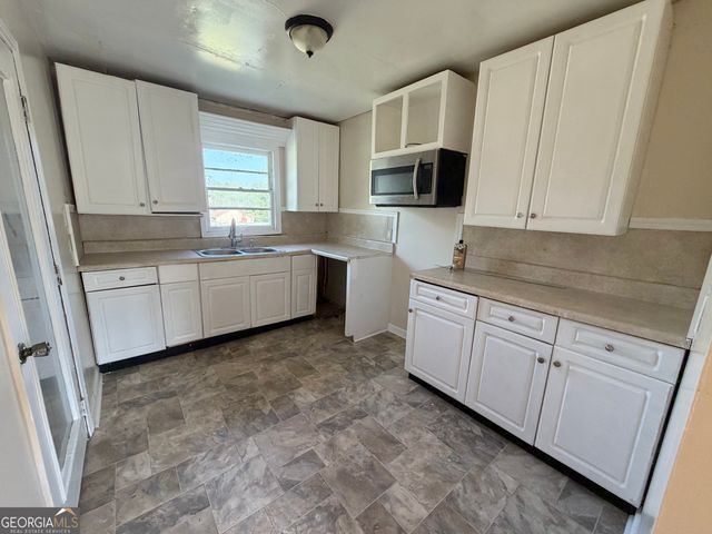 854 N 11th Avenue, Lanett, AL 36863