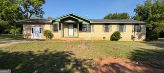 854 N 11th Avenue, Lanett, AL 36863