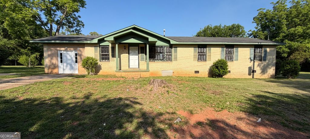 854 N 11th Avenue, Lanett, AL 36863