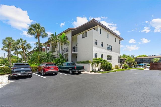 1400 Blue Point AVE 104, Naples, FL 34102