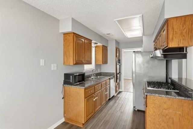 614 Meadowglen Drive, Baytown, TX 77521