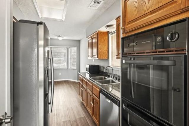 614 Meadowglen Drive, Baytown, TX 77521