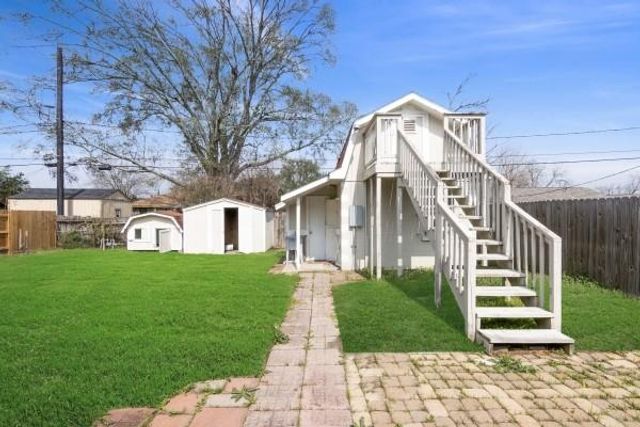 614 Meadowglen Drive, Baytown, TX 77521