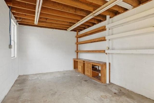 614 Meadowglen Drive, Baytown, TX 77521