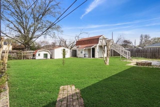 614 Meadowglen Drive, Baytown, TX 77521