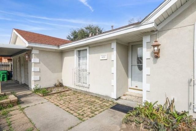 614 Meadowglen Drive, Baytown, TX 77521