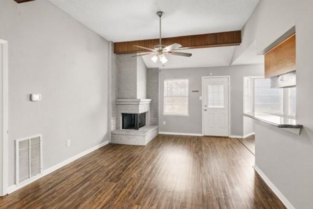 614 Meadowglen Drive, Baytown, TX 77521