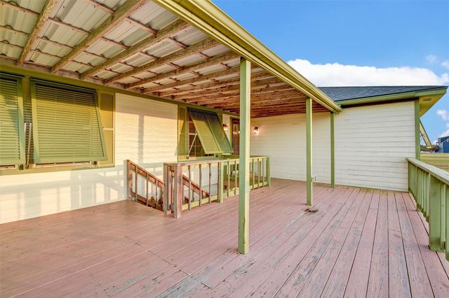 221 Flamingo Drive, Anahuac, TX 77514