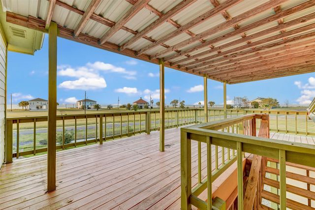 221 Flamingo Drive, Anahuac, TX 77514