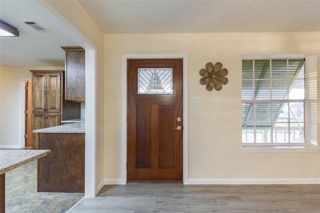 221 Flamingo Drive, Anahuac, TX 77514