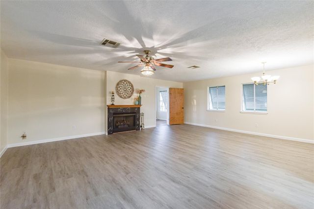 221 Flamingo Drive, Anahuac, TX 77514