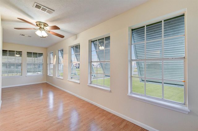 221 Flamingo Drive, Anahuac, TX 77514