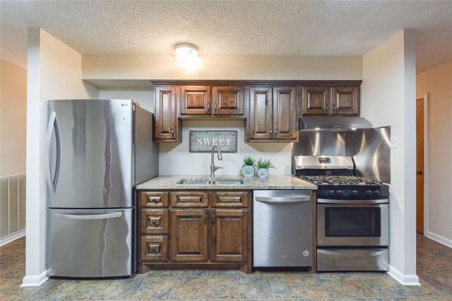 221 Flamingo Drive, Anahuac, TX 77514