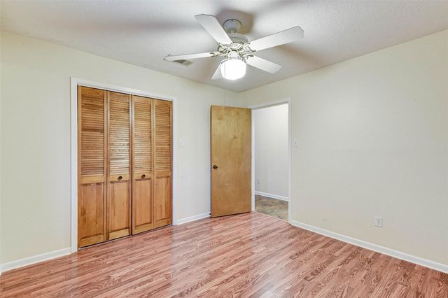 221 Flamingo Drive, Anahuac, TX 77514