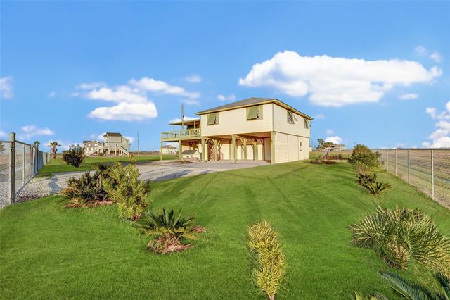 221 Flamingo Drive, Anahuac, TX 77514