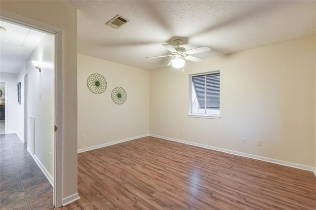 221 Flamingo Drive, Anahuac, TX 77514