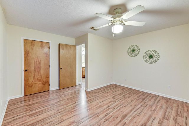 221 Flamingo Drive, Anahuac, TX 77514