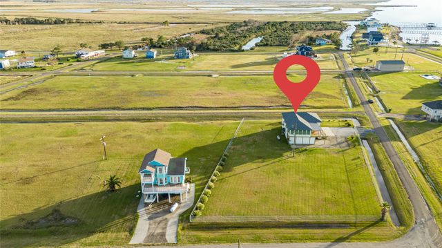 221 Flamingo Drive, Anahuac, TX 77514