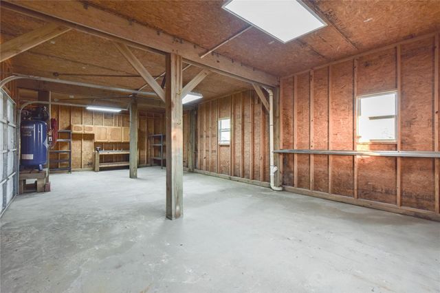 221 Flamingo Drive, Anahuac, TX 77514