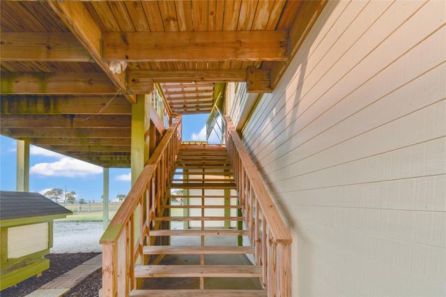 221 Flamingo Drive, Anahuac, TX 77514