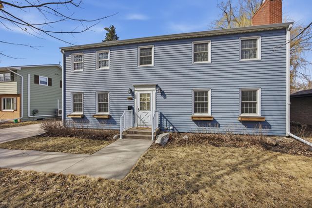 1306 Elm Street N, Fargo, ND 58102