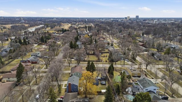 1306 Elm Street N, Fargo, ND 58102