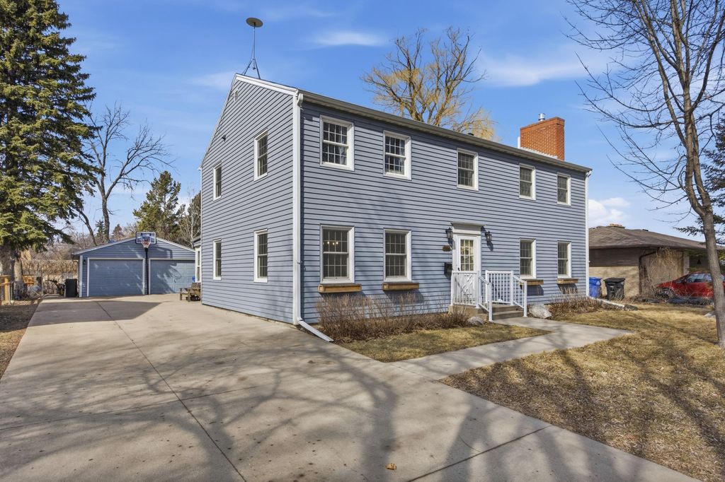 1306 Elm Street N, Fargo, ND 58102