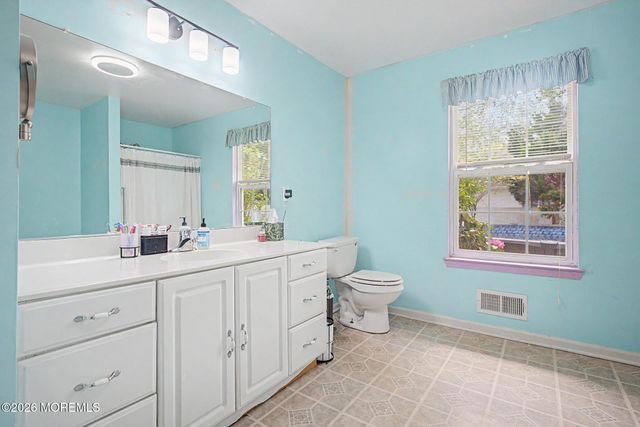 125 Gangway Lane, Manahawkin, NJ 08050