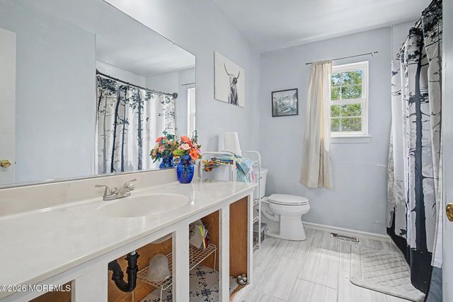 125 Gangway Lane, Manahawkin, NJ 08050