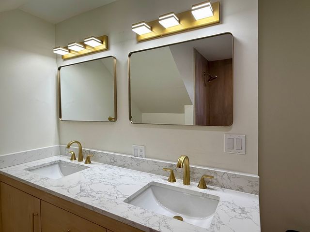 4727 N Newcastle Avenue, Harwood Heights, IL 60706