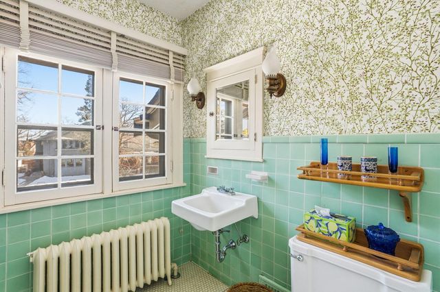 2426 Sheridan Avenue S, Minneapolis, MN 55405