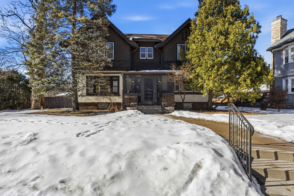 2426 Sheridan Avenue S, Minneapolis, MN 55405