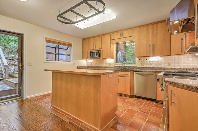 490 Hideaway Farm Road, Piney Flats, TN 37686